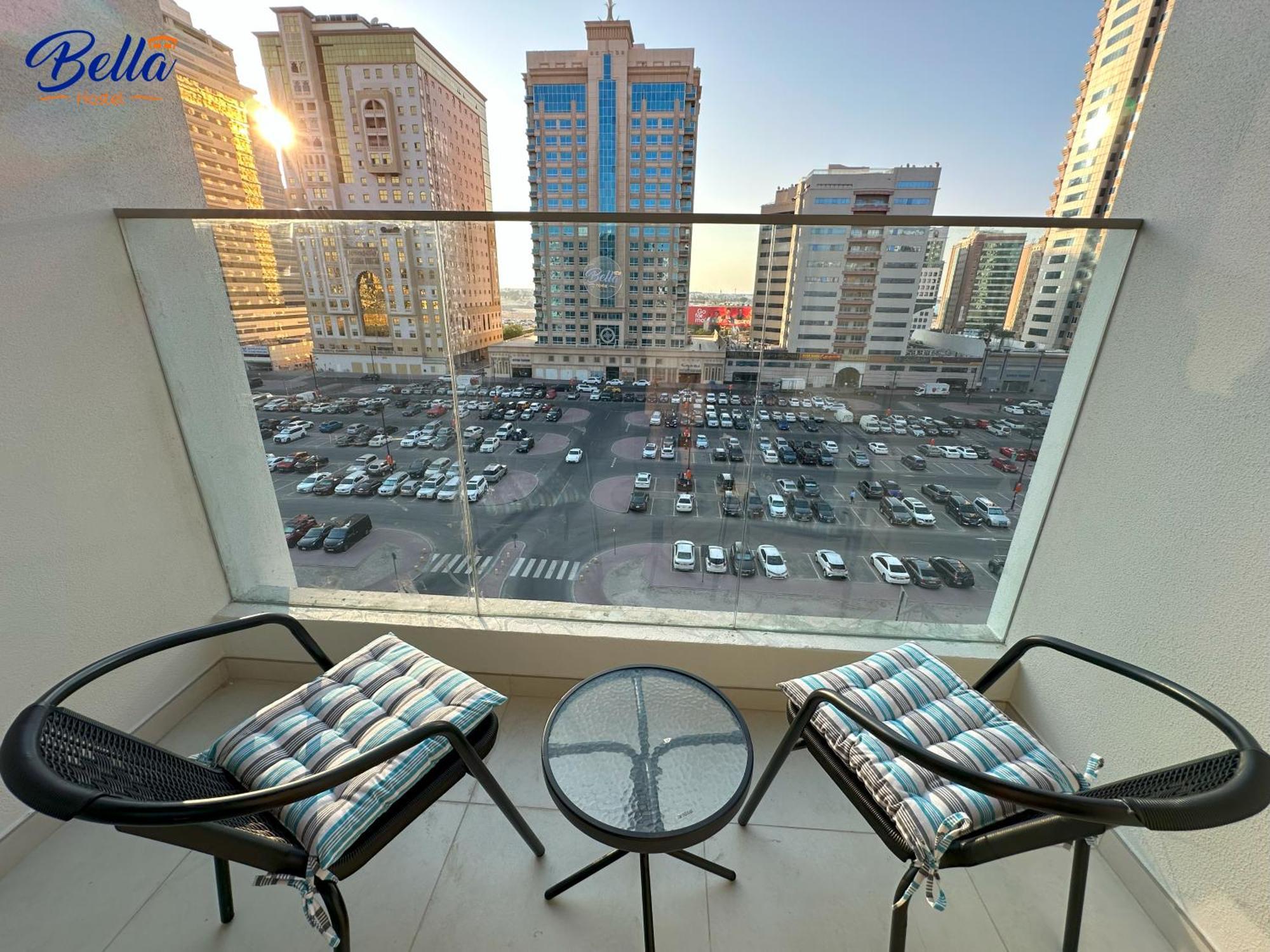 Bella - Luxury Private Master With Balcony Homestay Dubai