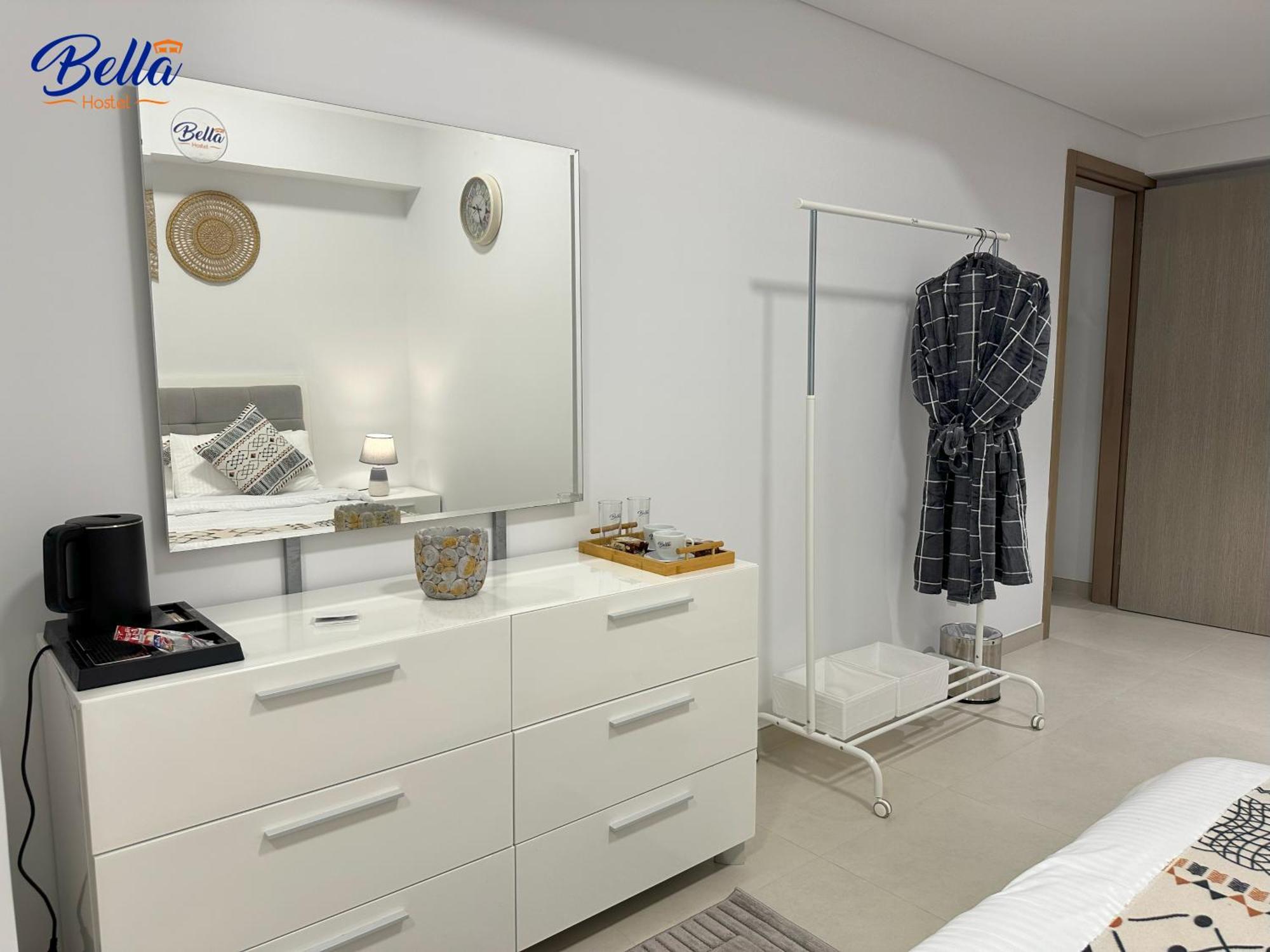 Bella - Luxury Private Master With Balcony *
