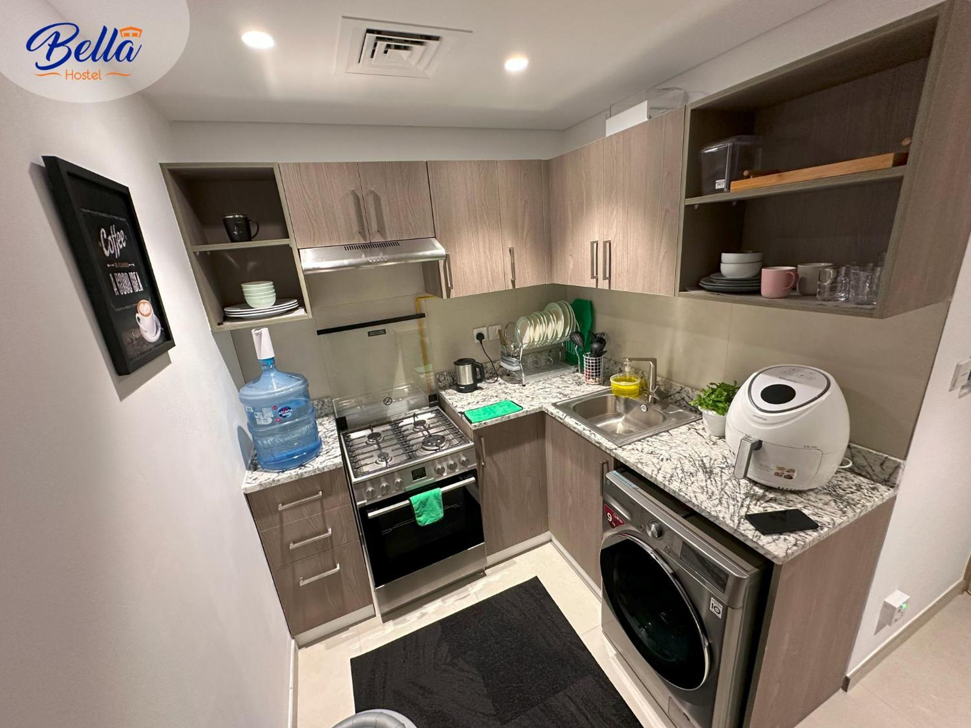 Bella - Luxury Private Master With Balcony * Dubai