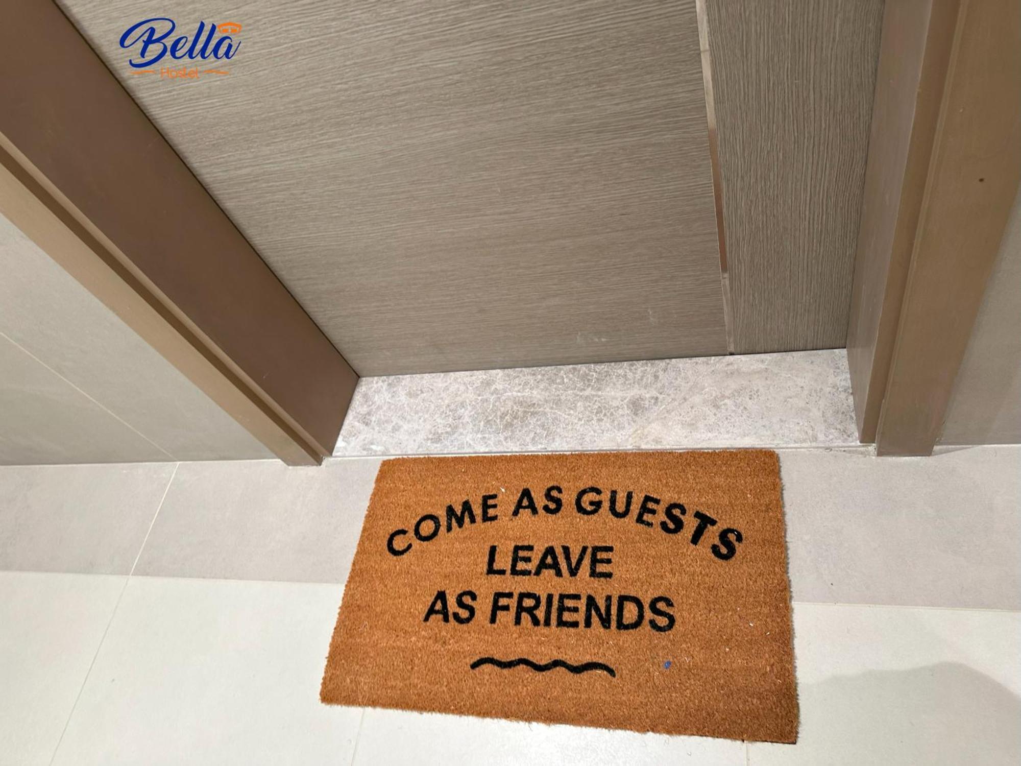 Bella - Luxury Private Master With Balcony Homestay Dubai